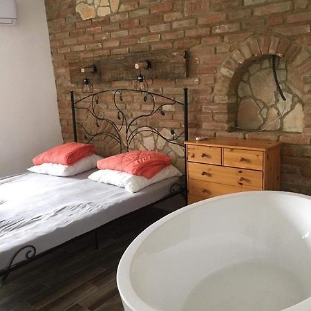Cuki Apartmanok Dombóvár Dış mekan fotoğraf